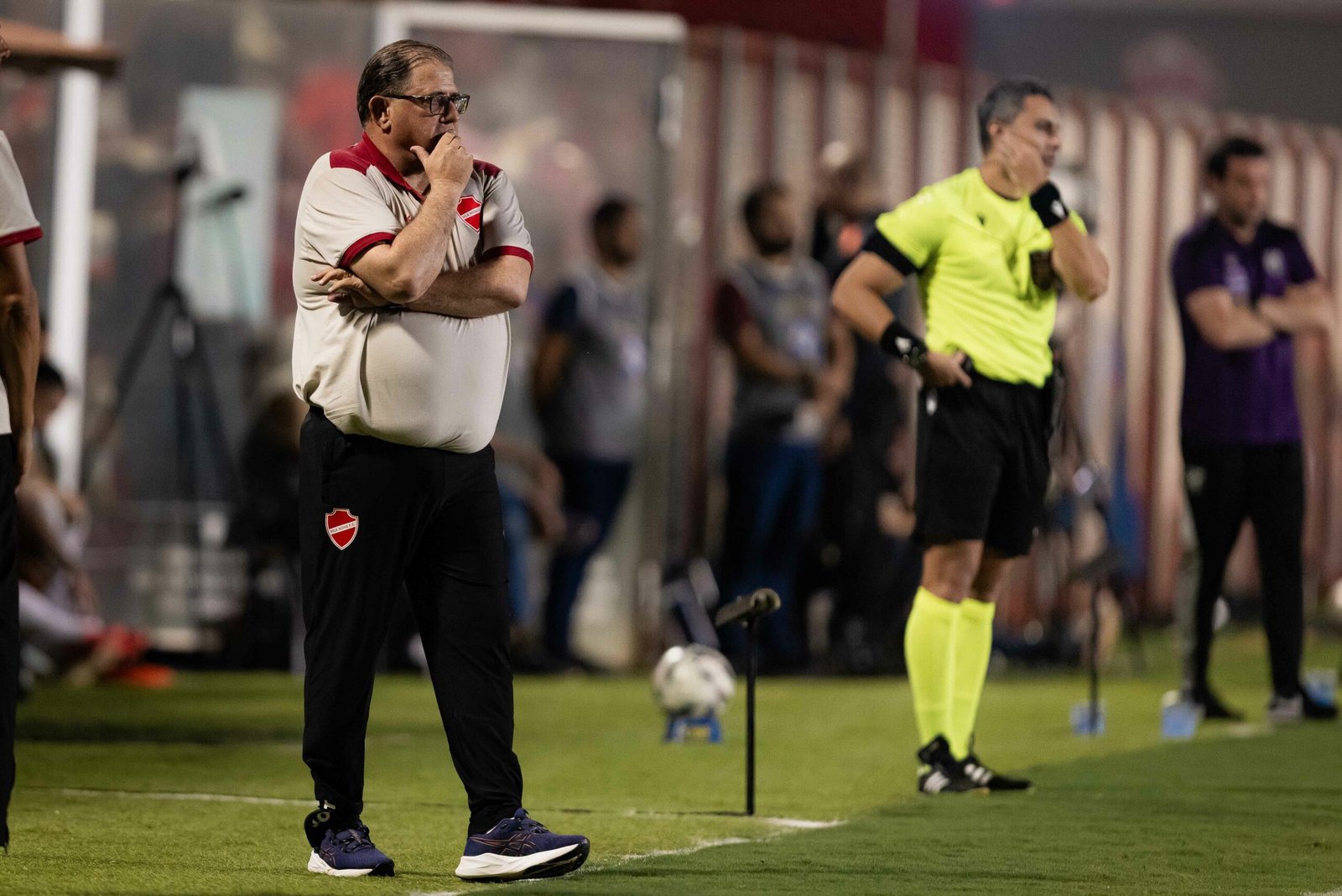 Guto Ferreira valoriza vitória do Vila e destaca evolução defensiva