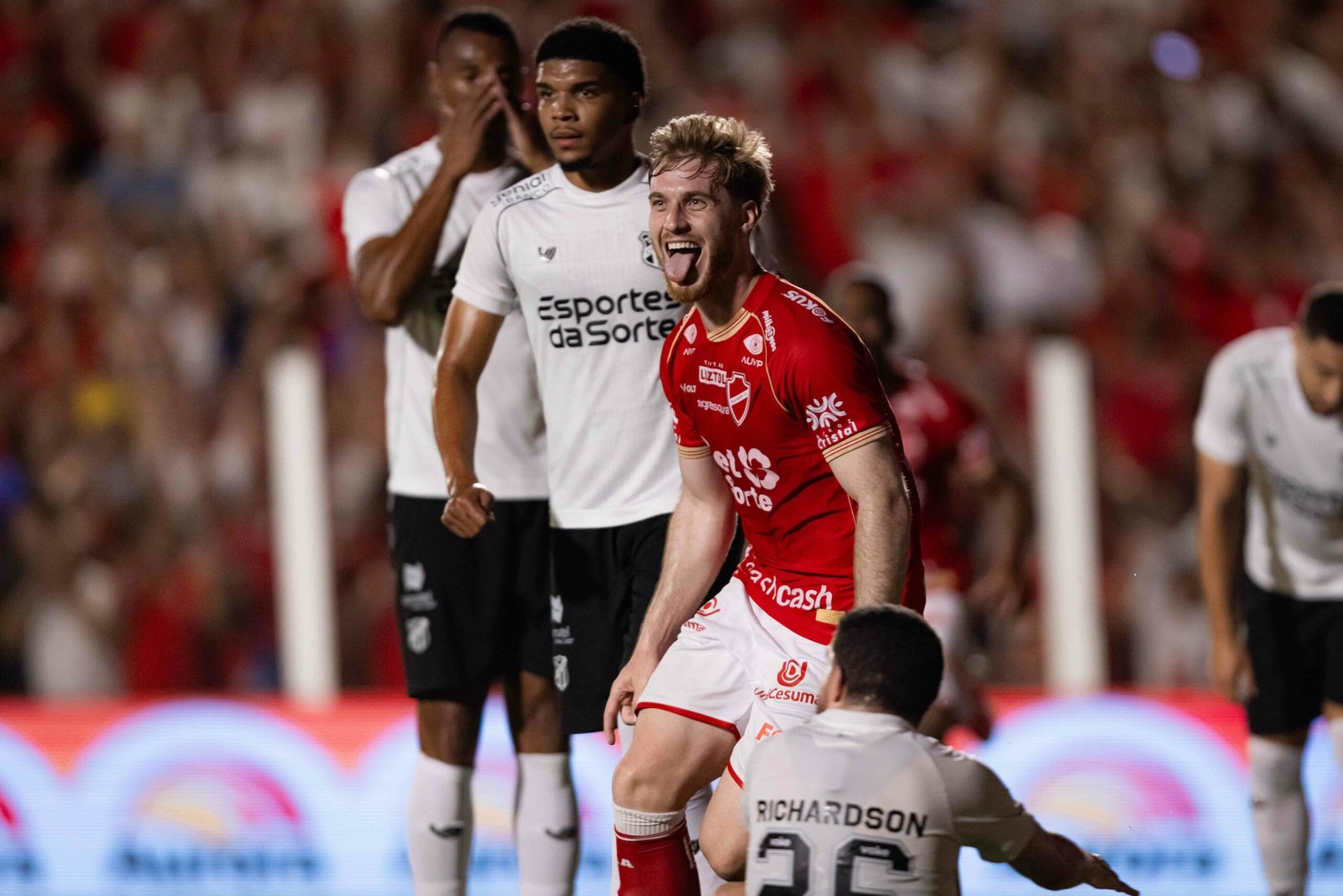Análise: Ceará aceita o caos, segue no Z-4 e não reage nem mesmo com a derrota do Avaí