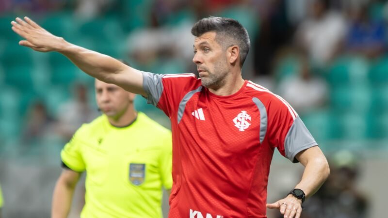 Inter não terá técnico e mais um desfalque em confronto direto com o Santos pelo Brasileirão