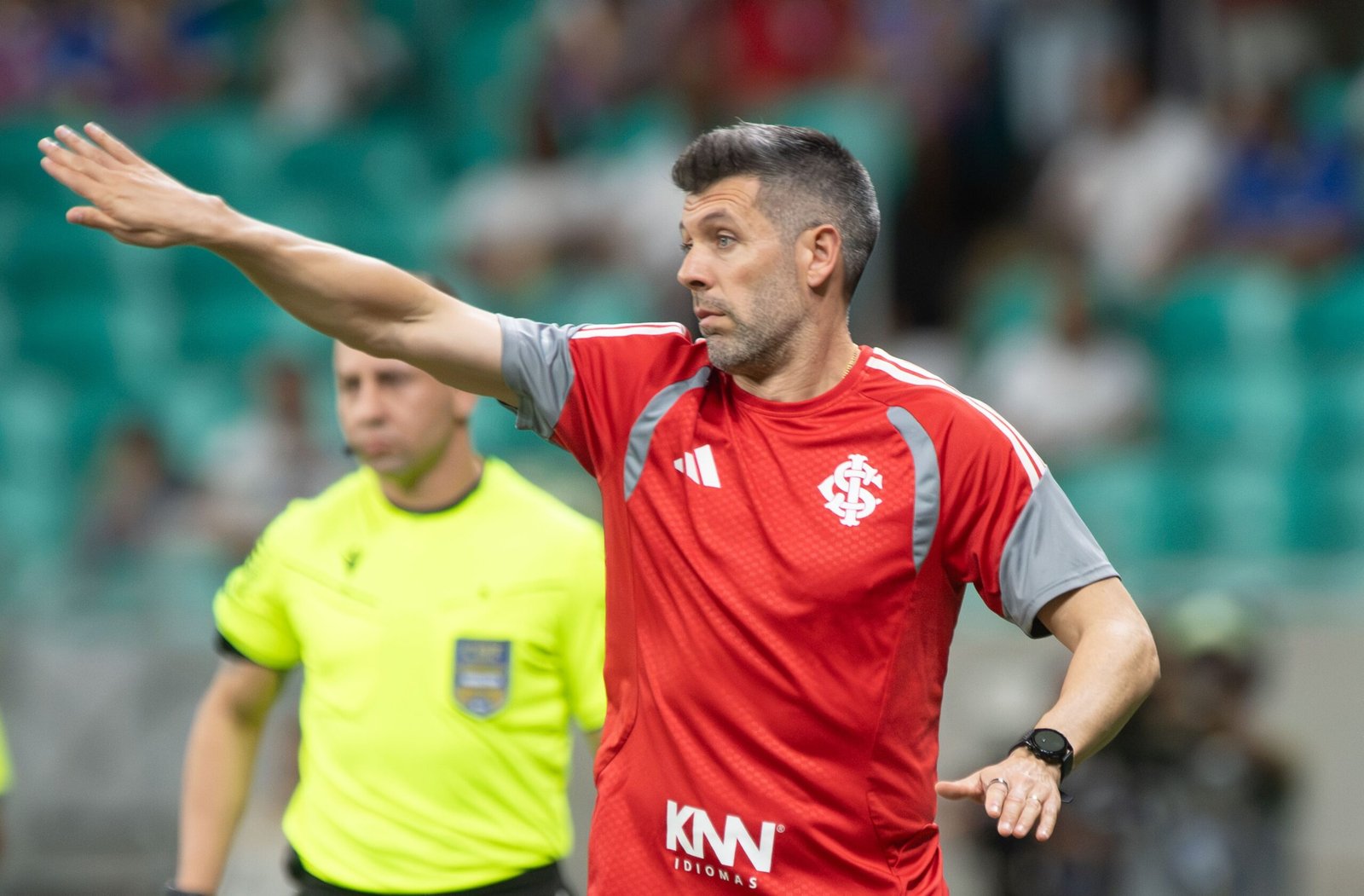 Inter não terá técnico e mais um desfalque em confronto direto com o Santos pelo Brasileirão