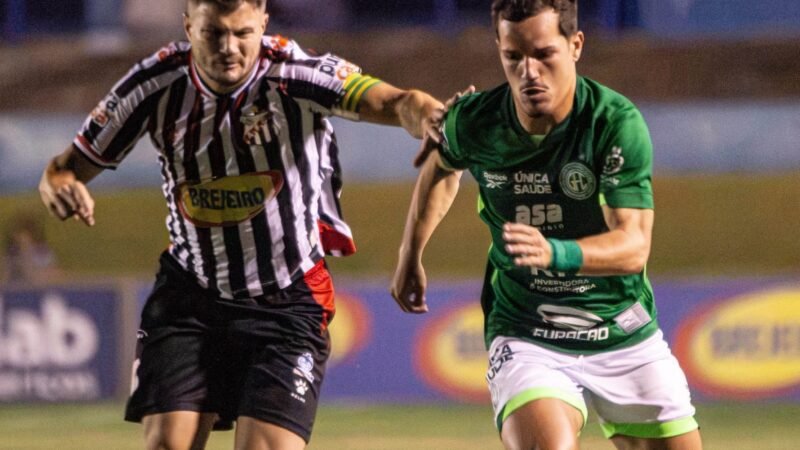 Cachoeira sente lesão no joelho e preocupa Guarani para a sequência da Série C