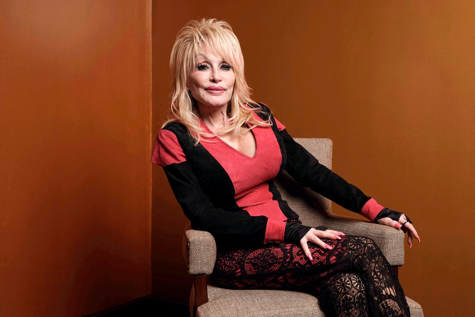 Trump lamenta morte de Dolly Parton e manda hastear bandeiras dos EUA a meio-mastro por uma semana