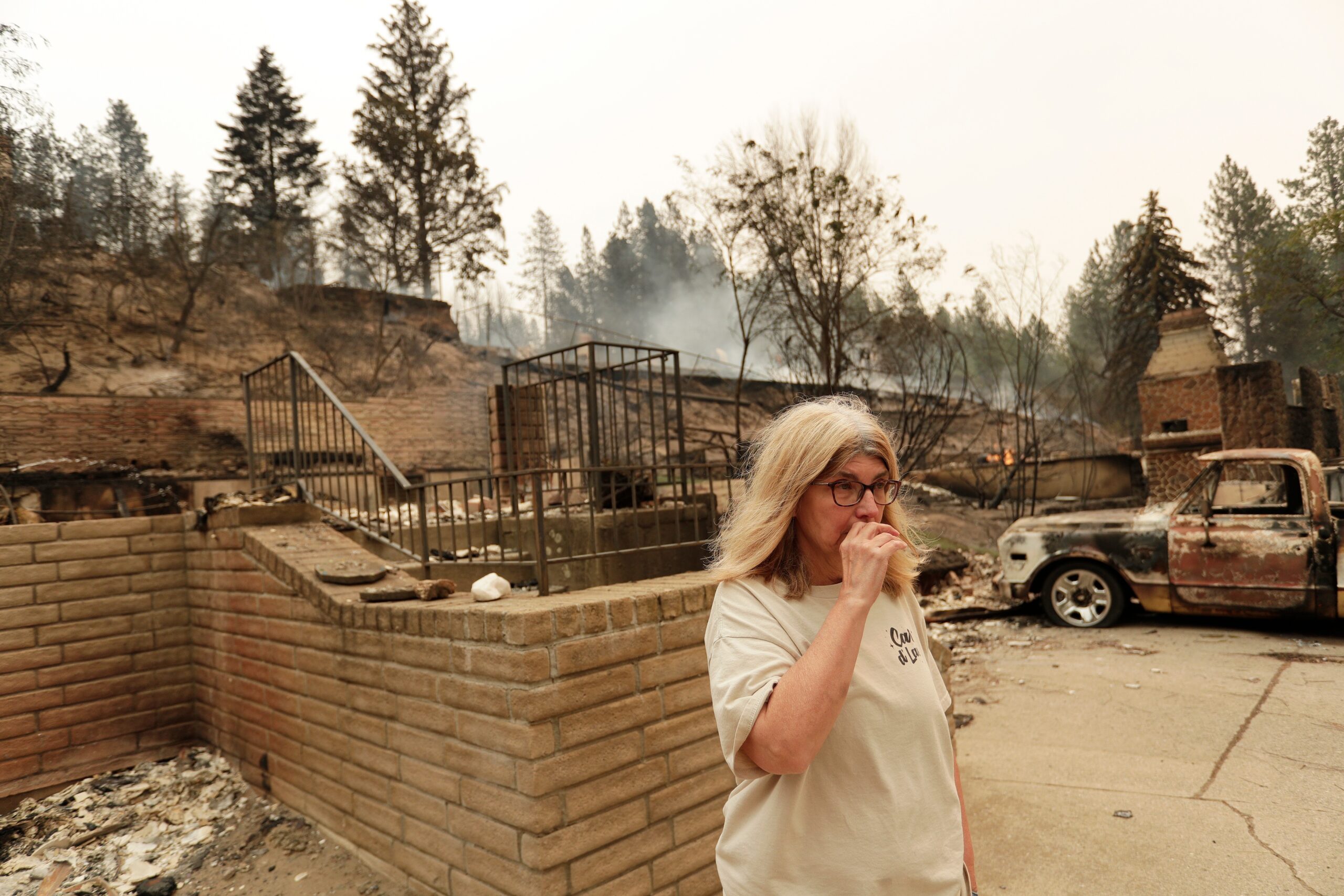 Incêndios florestais destroem mais de 600 imóveis e autoridades evacuam 5 mil casas em Washington