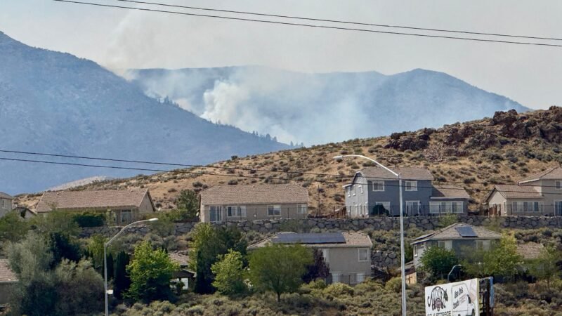 Incêndio provocado por ação humana deixa 6 feridos e ameaça 90 mil nos EUA
