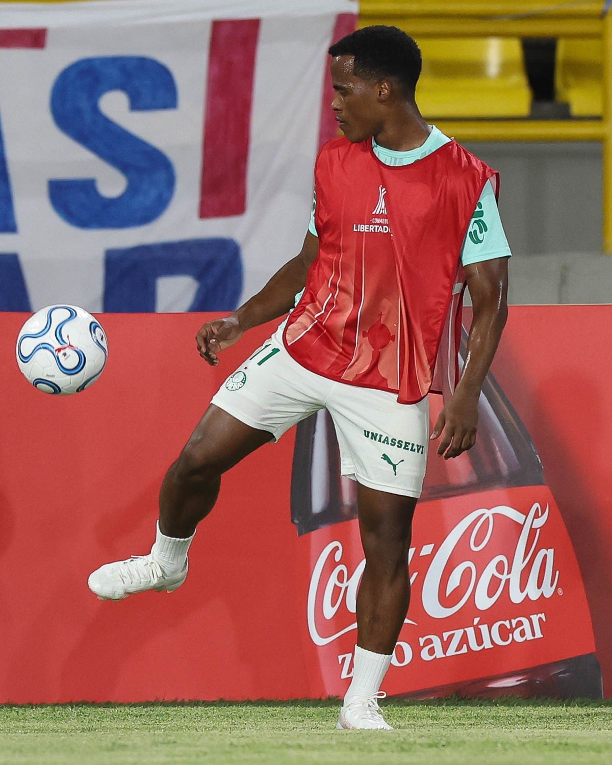 Arias, do Palmeiras, envia aviões com mantimentos para ajudar vítimas de terremoto na Colômbia