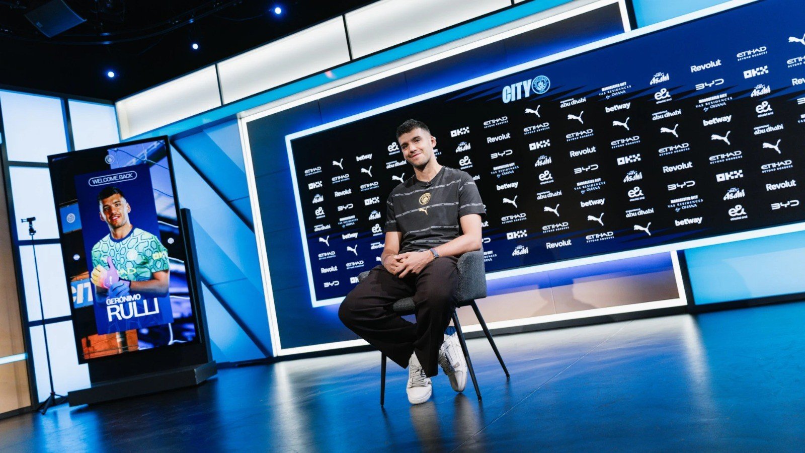 Manchester City anuncia a contratação do goleiro Rulli, campeão do mundo com a Argentina em 2022