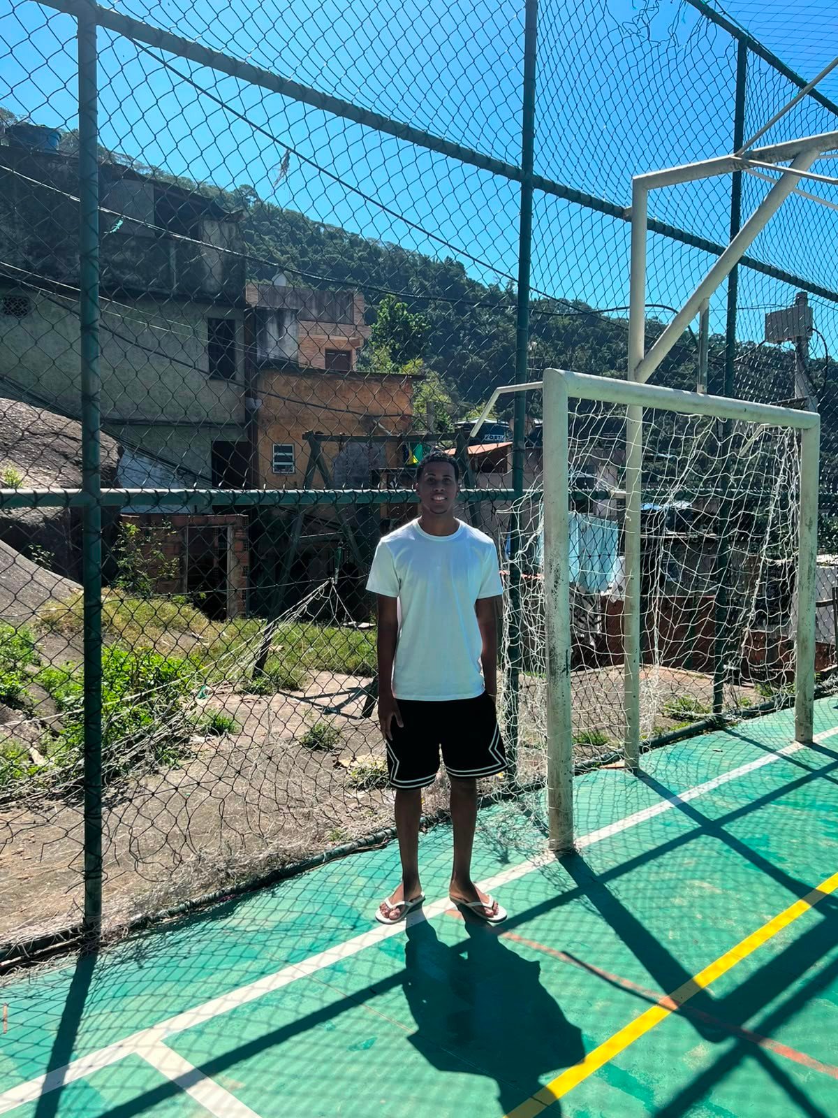 De saída para o Benfica, Alan Santos valoriza família e Flamengo: “Estou no caminho do bem graças a eles”