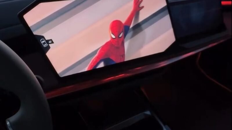 Homem-Aranha na BMW abre discussão: montadoras podem colocar propaganda na tela do carro?