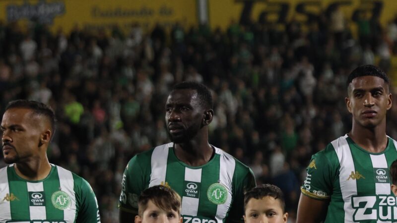 Bolasie é internado com lesão no pâncreas após pancada em duelo contra o Cruzeiro