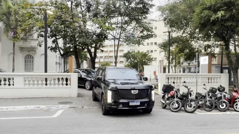 Memphis passa três horas em hospital e finaliza exames para renovar com Corinthians; vídeos