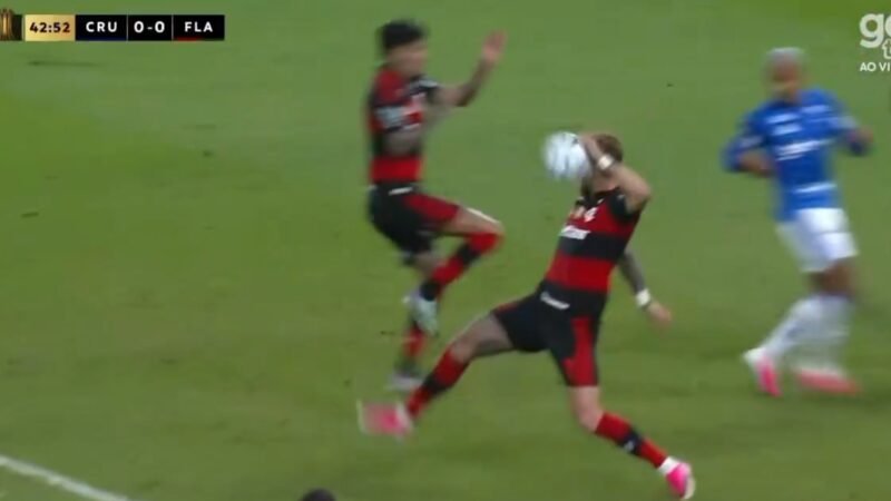 Cruzeiro x Flamengo: PC Oliveira opina sobre pedido de pênalti em lance de Léo Pereira; assista