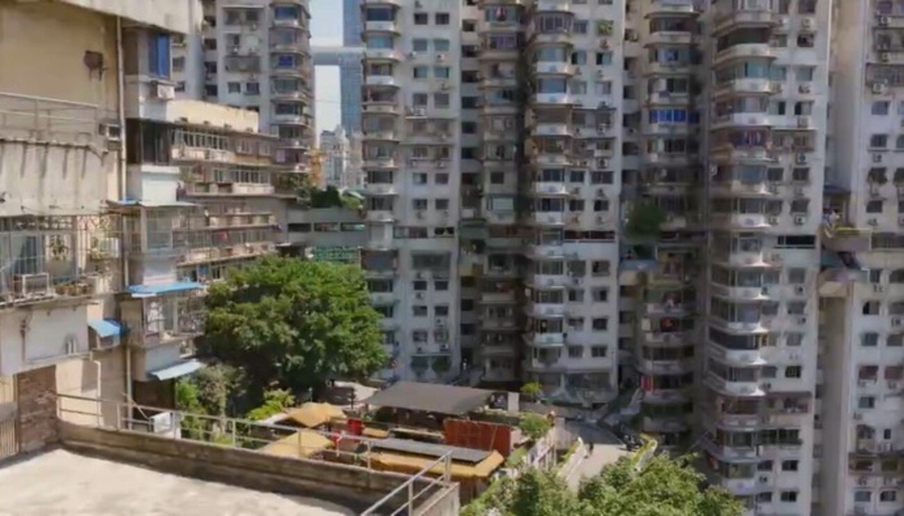 Prédios que desafiam a gravidade e ruas em andares: como é viver em Chongqing, na China
