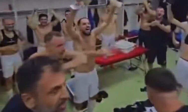 Presidente viraliza ao distribuir dinheiro em vestiário e promete mais antes de jogo contra David Luiz; veja