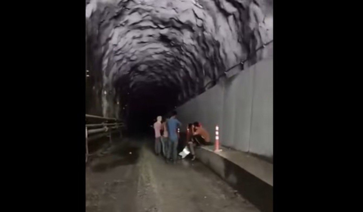 Forças do Nepal resgatam 350 que estavam presas em túnel após avalanche