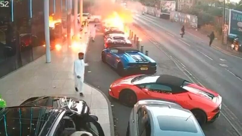 VÍDEO: carros de luxo são incendiados com coquetéis molotov no Reino Unido