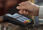 Falha de segurança: cartão Visa vencido faz pagamentos por aproximação