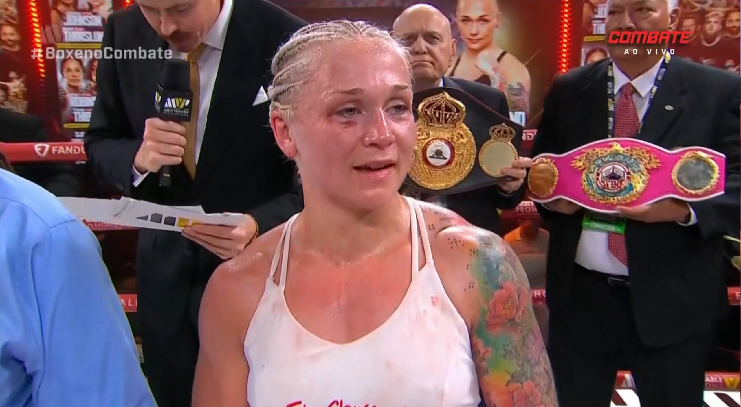Dina Thorslund vence Cherneka Johnson, retoma títulos e vira campeã indiscutível no boxe