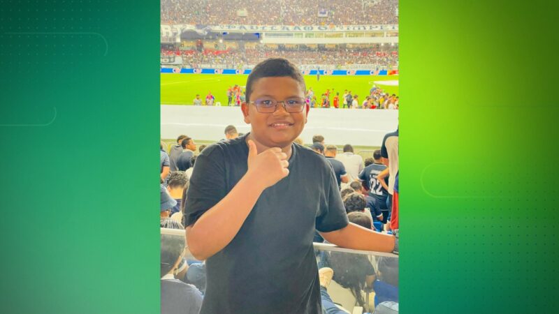 Menino fã de Neymar e Gabigol se emociona  ao assistir dupla no  Mangueirão; vídeo