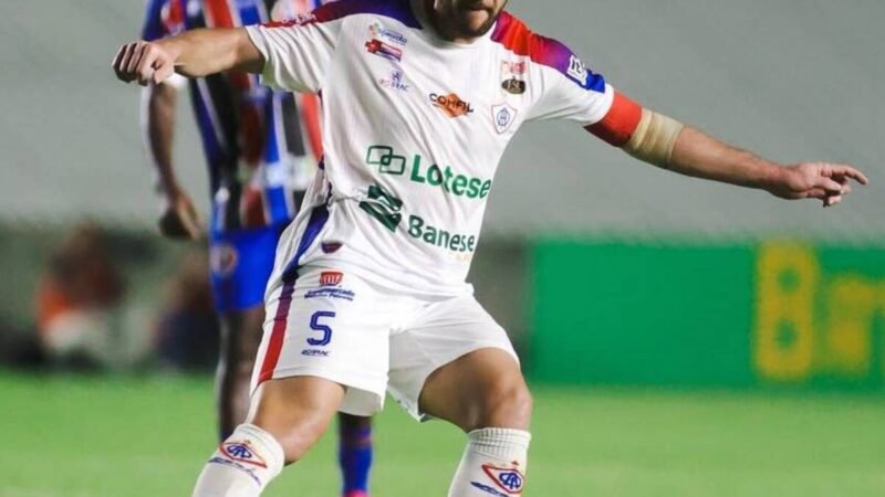 Suspenso, Gustavo Crecci desfalca Itabaiana contra o Botafogo-PB