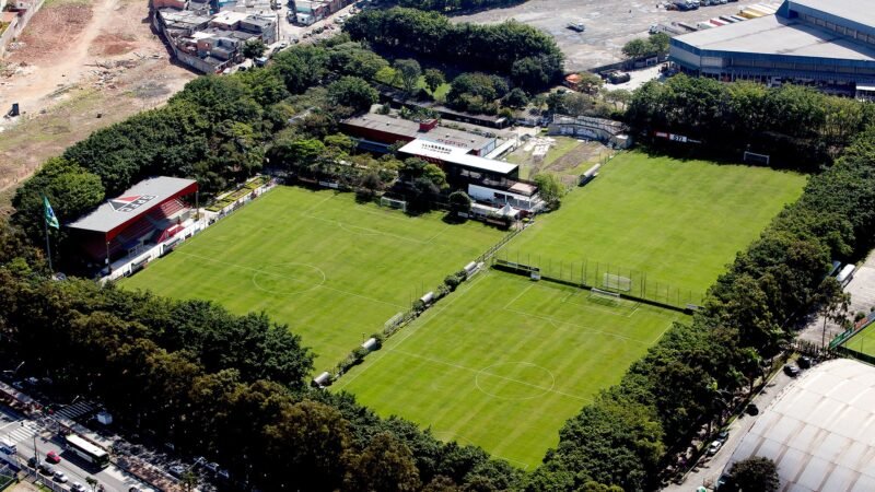 Reformas e desgaste dos gramados do CT fazem São Paulo mandar jogadores afastados para Cotia