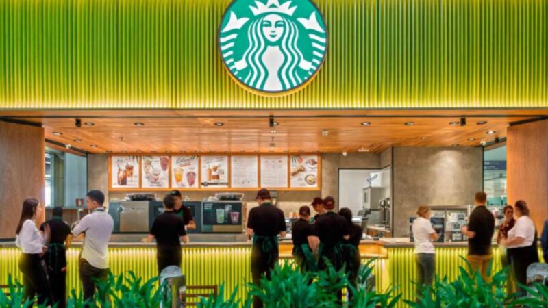 Starbucks é alvo de operação policial na Coreia do Sul após campanha polêmica; entenda
