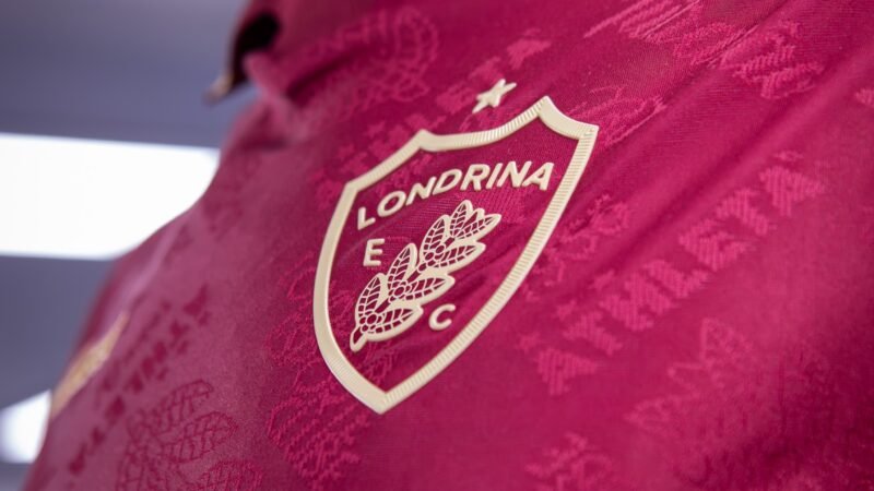 Londrina apresenta nova terceira camisa em cor inspirada no café e na terra roxa; veja imagens