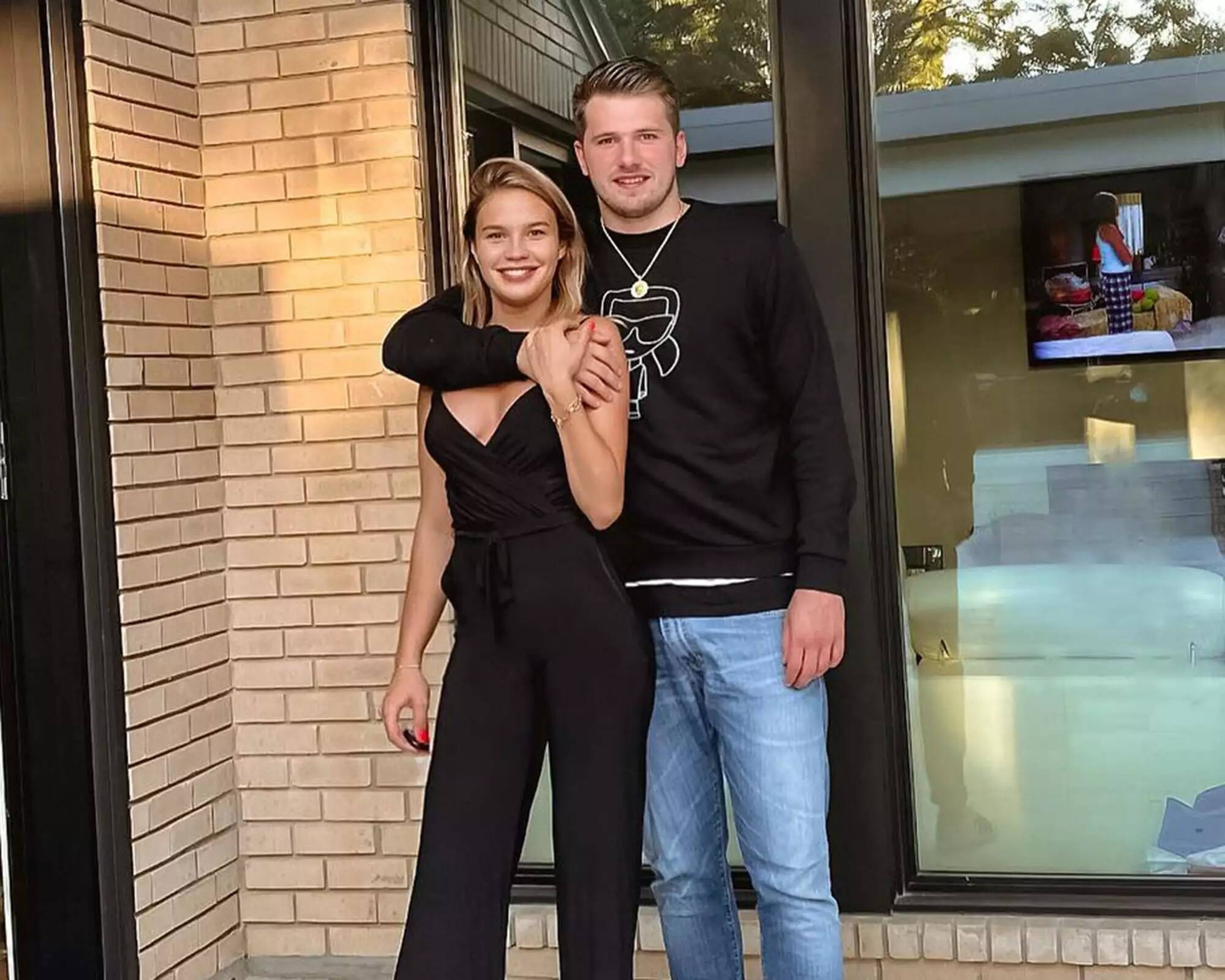 Ex-noiva de Luka Doncic retira petição por pensão alimentícia para filhas e busca acordo
