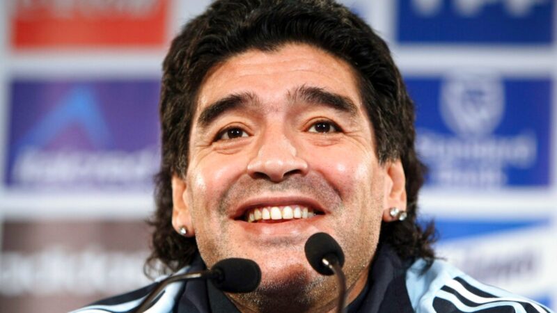 Maradona tratava todos mal, sofria de abstinência e de incontinência urinária antes de morrer, diz cuidador