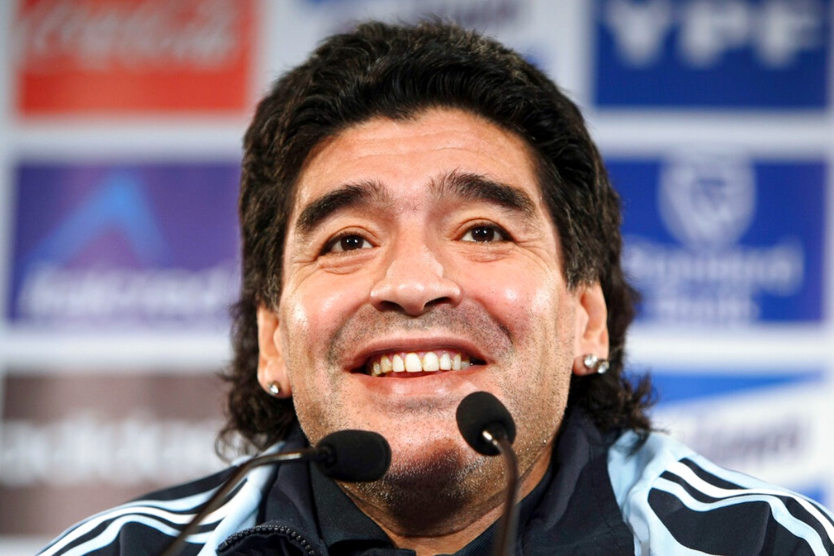 Maradona tratava todos mal, sofria de abstinência e de incontinência urinária antes de morrer, diz cuidador