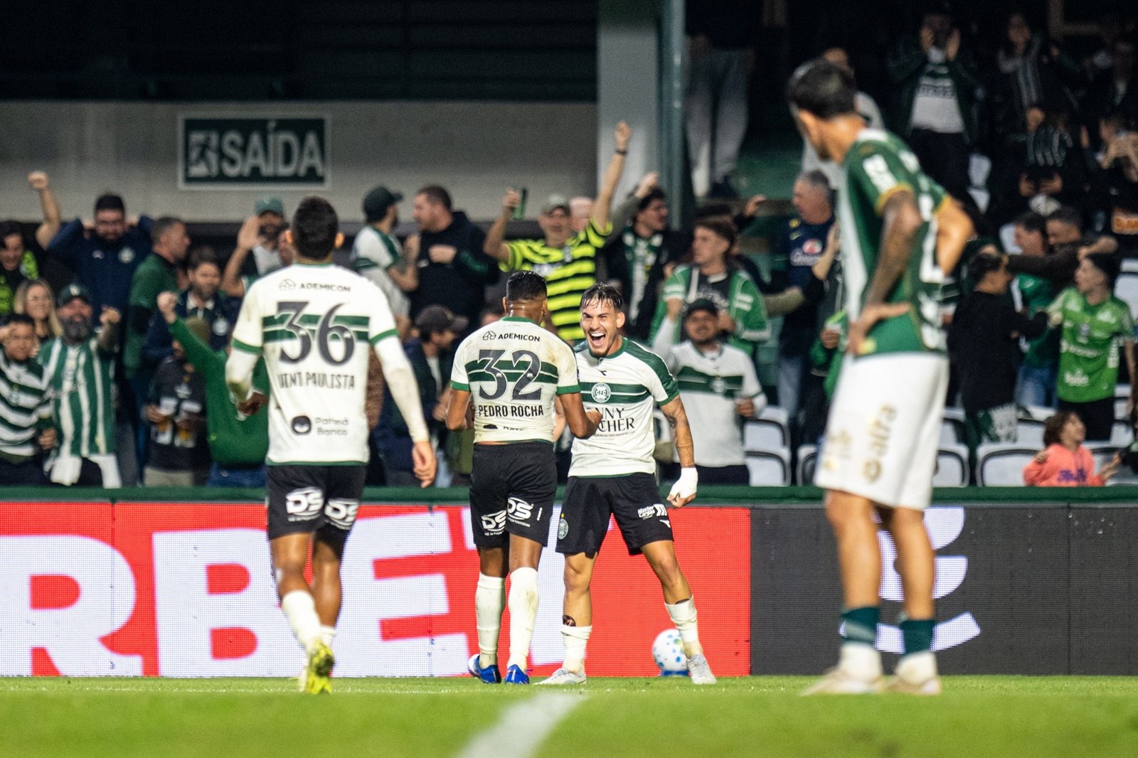De 12º jogador a titular: Lavega ganha espaço no Coritiba e vira principal opção a Lucas Ronier