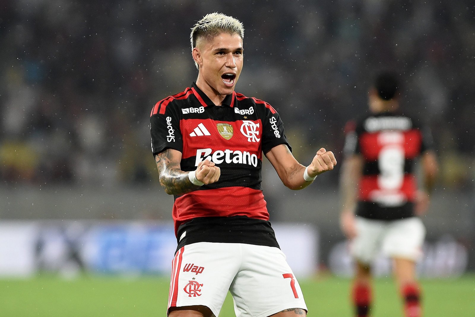 Luiz Araújo xinga torcedor e rebate críticas no Flamengo: “Chegando na liderança já”