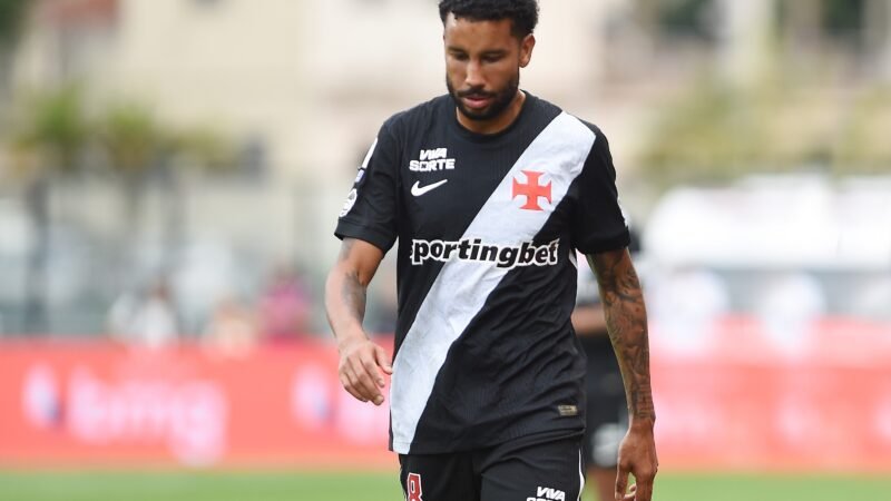 Jair sofre lesão na coxa e vai desfalcar o Vasco nas próximas semanas