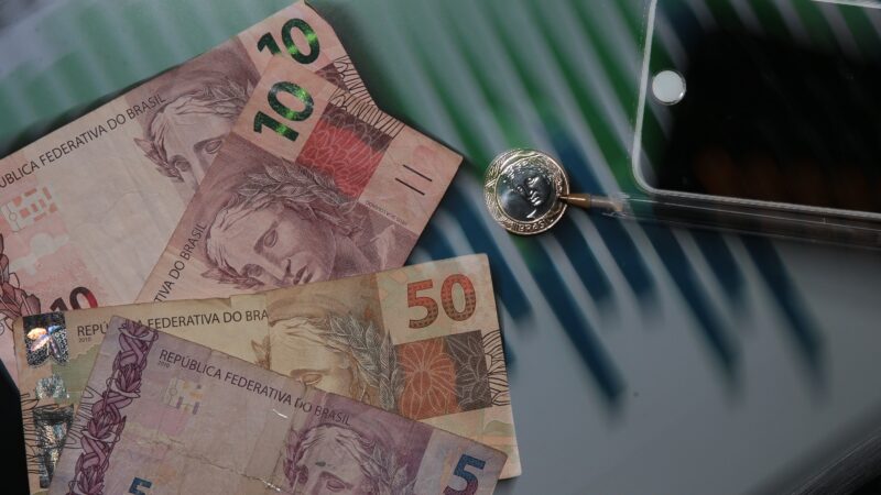 Endividamento das famílias bate recorde pelo 6º mês seguido e chega a 82%, diz CNC