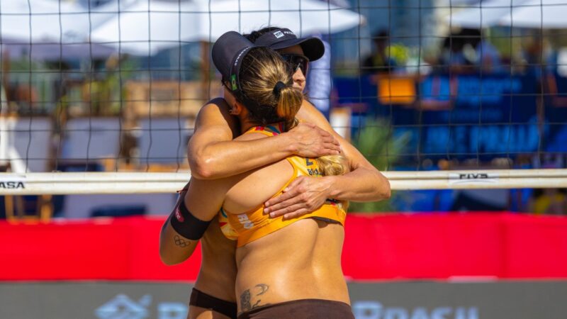 Carol e Rebecca são superadas por holandesas e ficam com vice na etapa carioca do Circuito Mundial