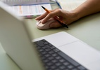 IA faz cola disparar em cursos online e preocupa universidades nos EUA