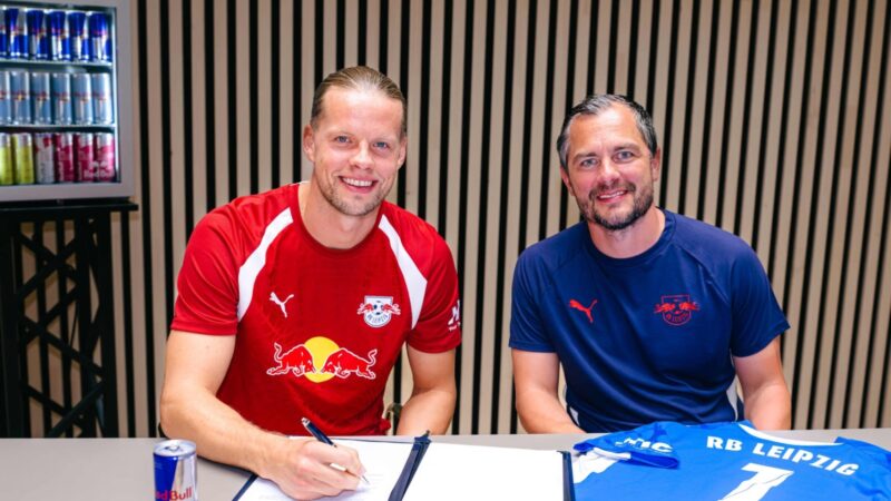 Goleiro que eliminou o Brasil na Copa assina com o RB Leipzig