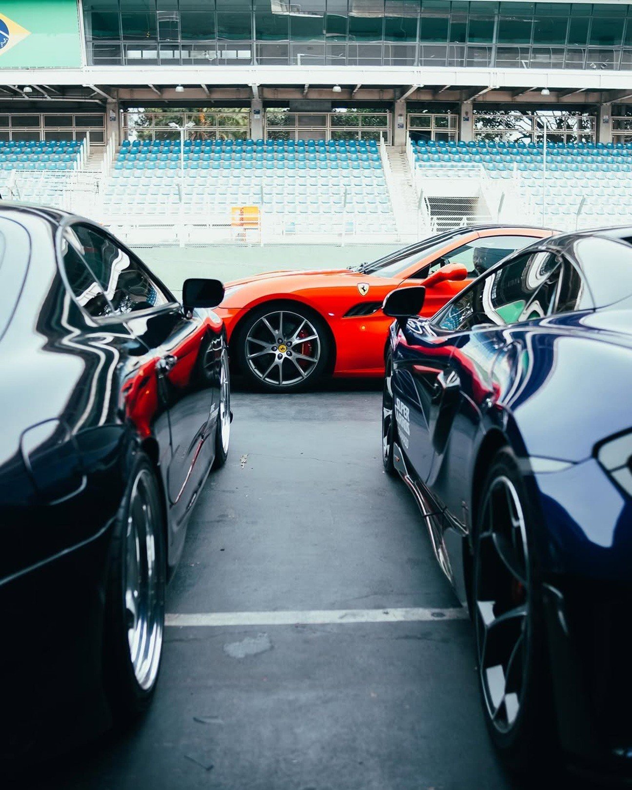 Autódromo de Interlagos sedia evento de motor com test drive de superesportivos na pista
