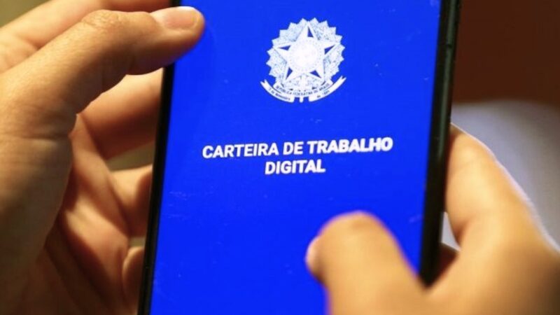 Tive que fazer um botox no meu currículo’: como a IA prejudica mulheres nos processos seletivos de empregos