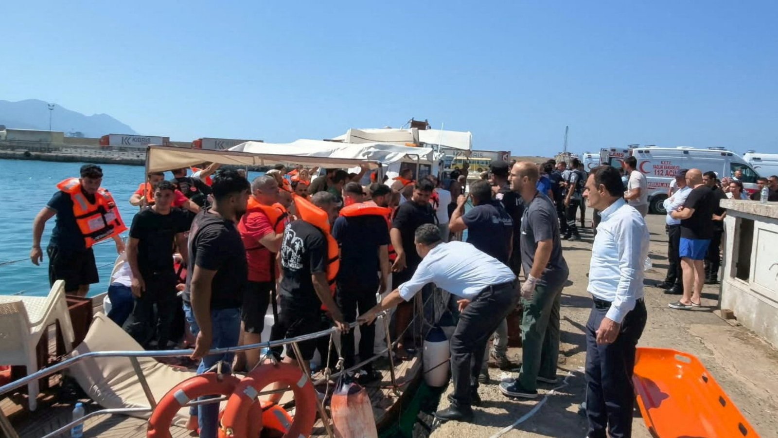 Naufrágio de balsa no norte do Chipre deixa 8 mortos e 17 desaparecidos