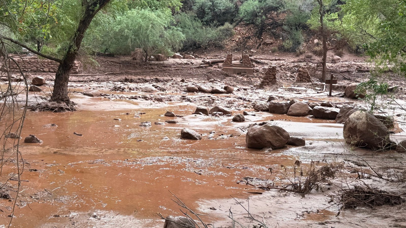 VÍDEOS mostram inundação no Grand Canyon que deixou morto e desaparecidos nos EUA