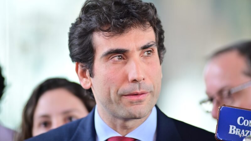 Galípolo vê risco em avanço de crédito sem garantia e alerta para endividamento das famílias