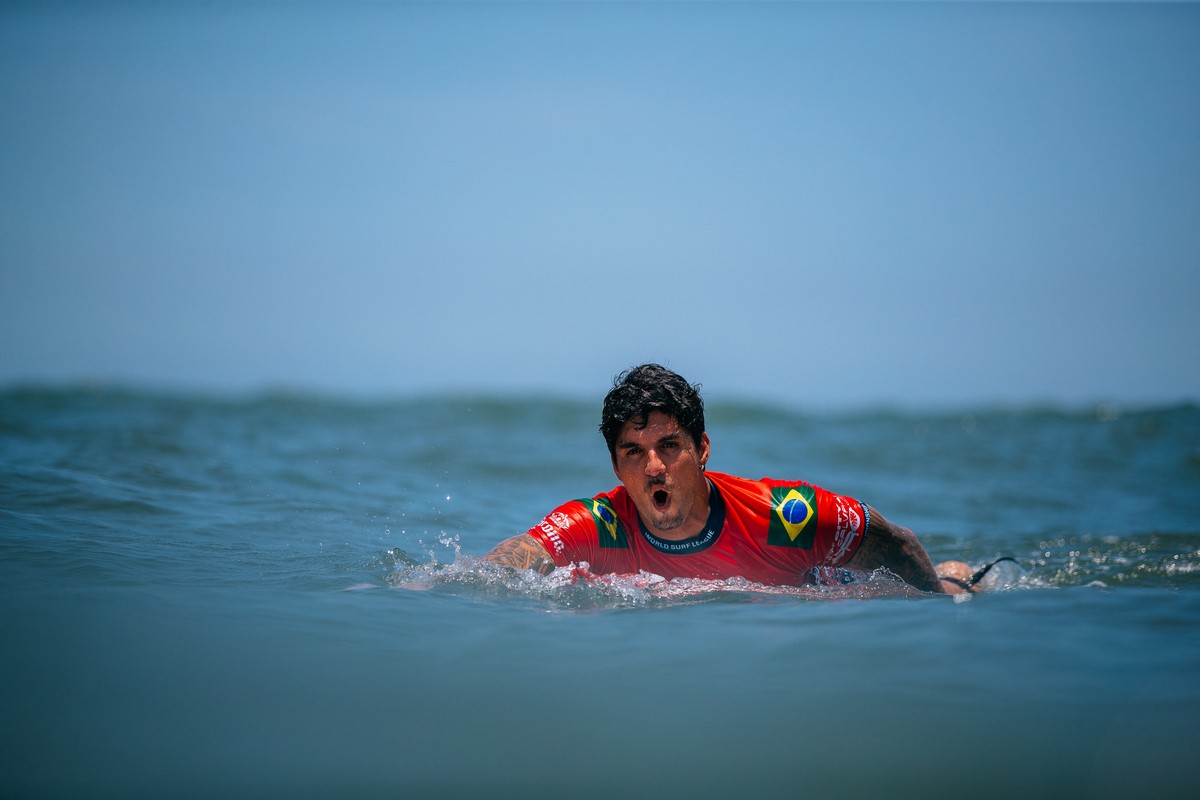 Gabriel Medina sofre corte na cabeça em sessão de treino no Taiti