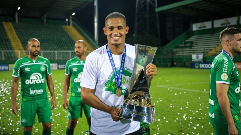 Amazonas acerta com zagueiro campeão da Série B para a sequência da Série C