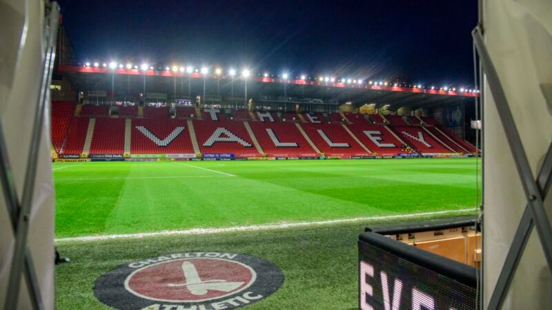 Homem é encontrado morto dentro de estádio na Inglaterra