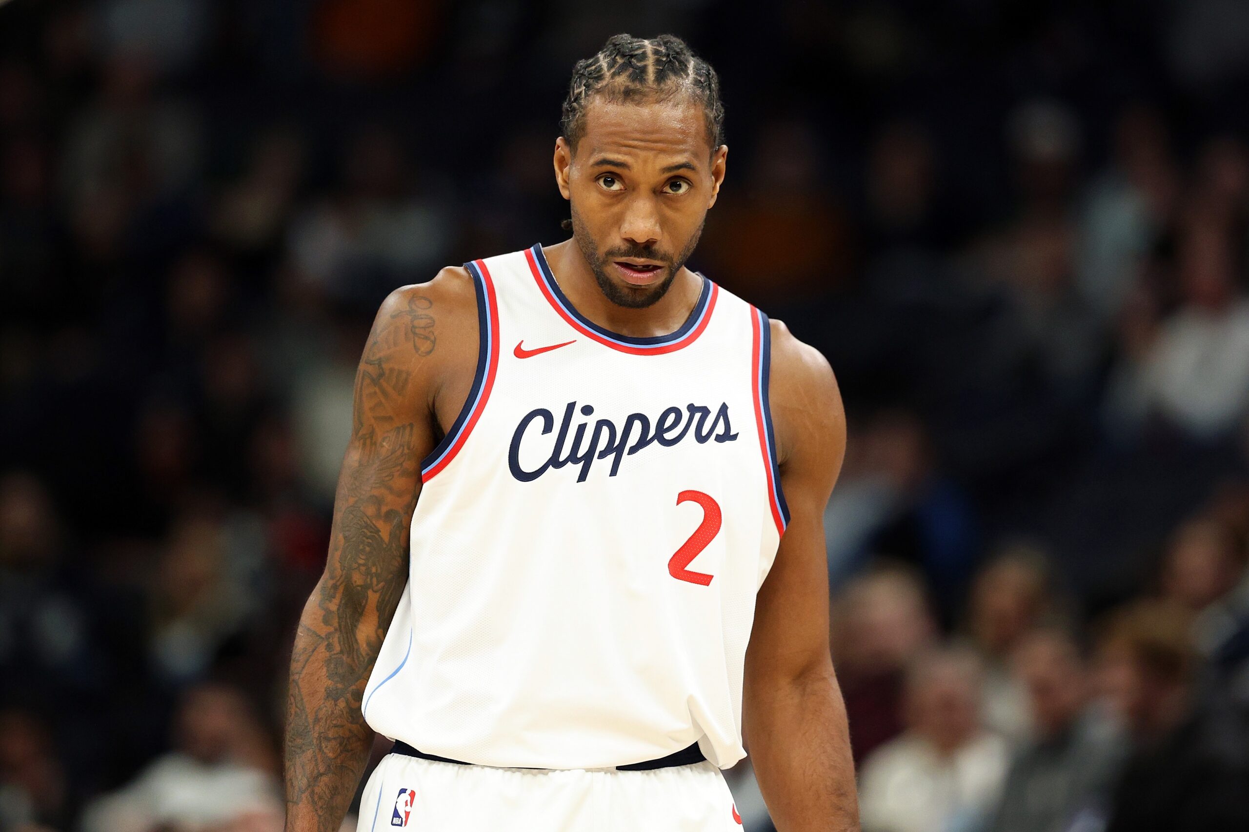 Investigado por burlar teto salarial, Kawhi Leonard tinha patrocínio da empresa de telões dos Clippers
