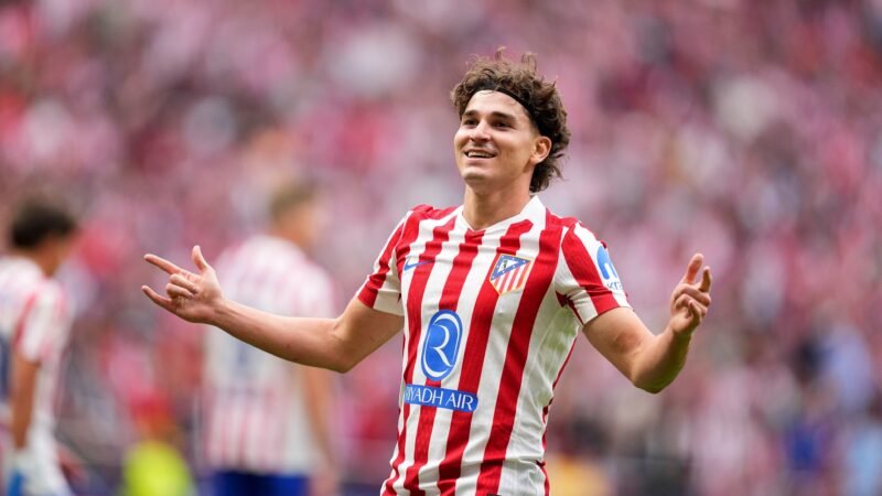 Em guerra com a diretoria, Julián Álvarez é relacionado para estreia do Atlético de Madrid no Espanhol