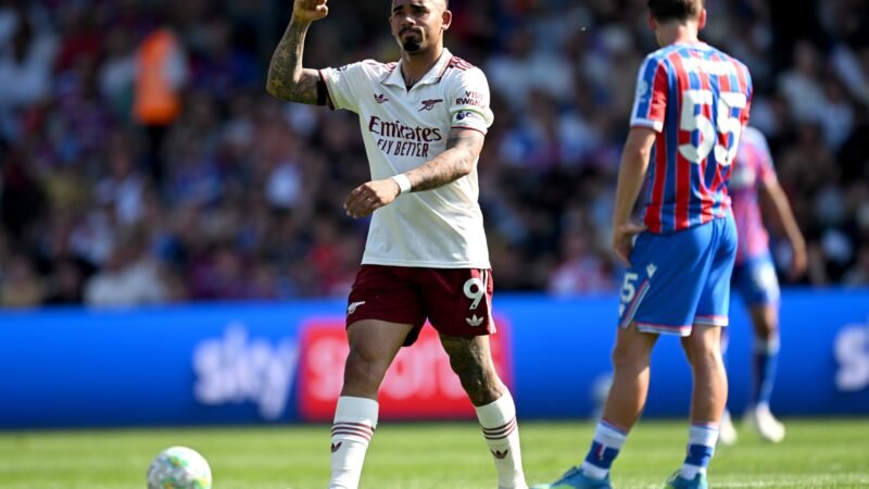 Gabriel Jesus chega à Espanha e deve ser anunciado pelo Barcelona nesta terça-feira
