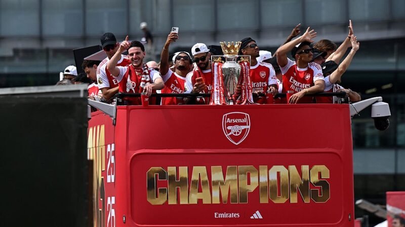 Arsenal defende o título, enquanto rivais iniciam ciclos; veja as mudanças na Premier League 2026/27