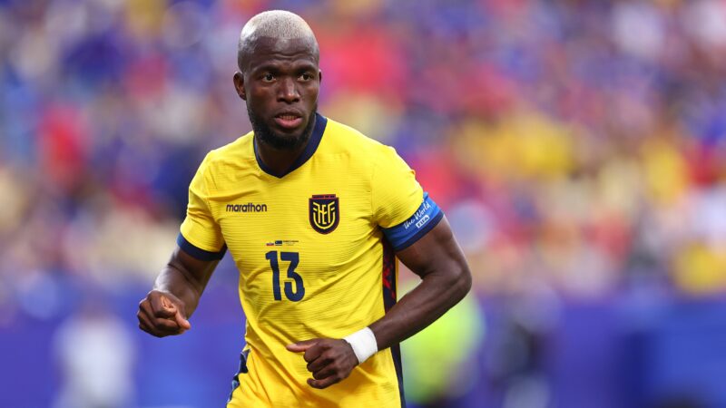 Boca Juniors negocia com equatoriano Enner Valencia, ex-Internacional