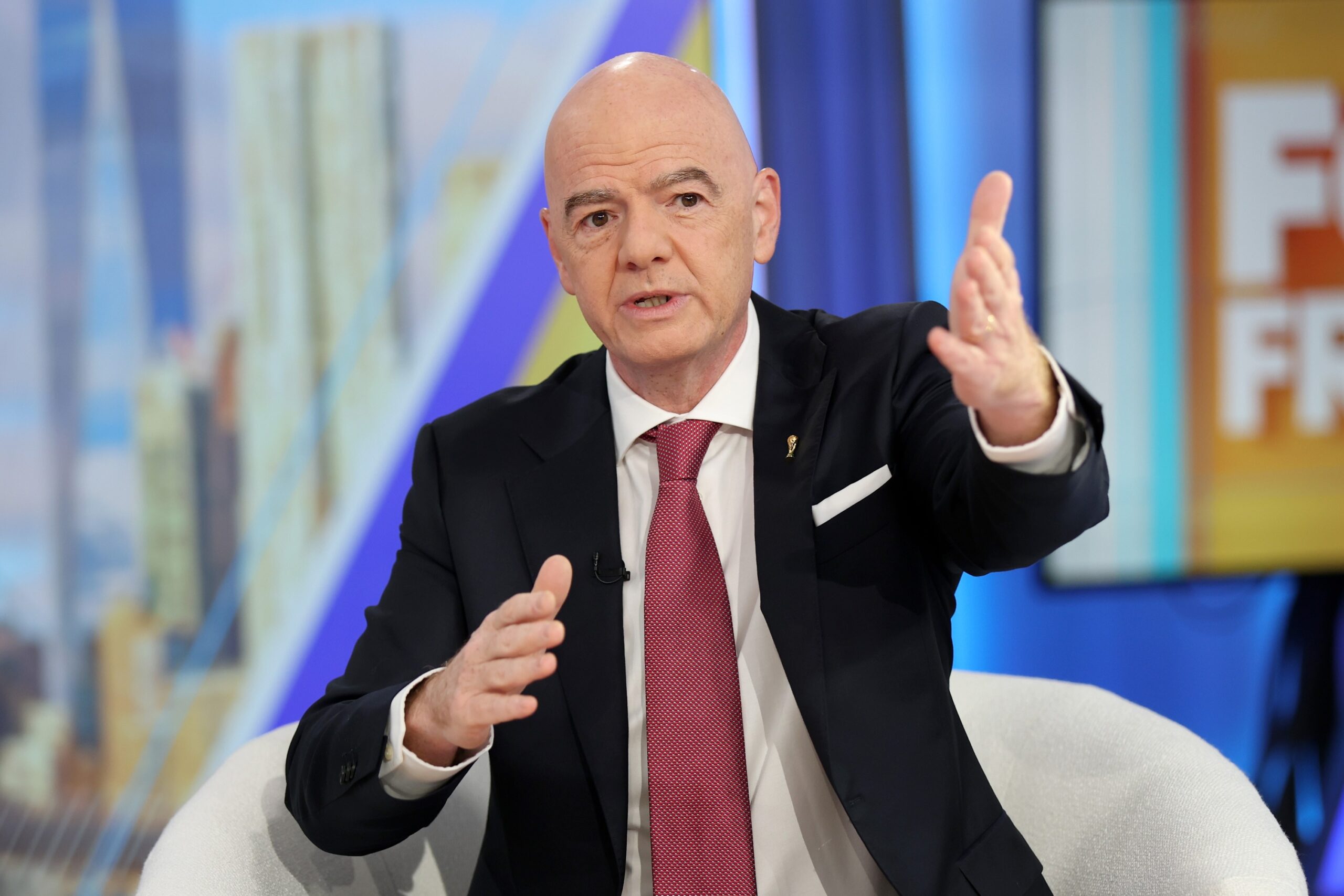 Fifa emite comunicado em defesa de Gianni Infantino e com recado direto a críticos